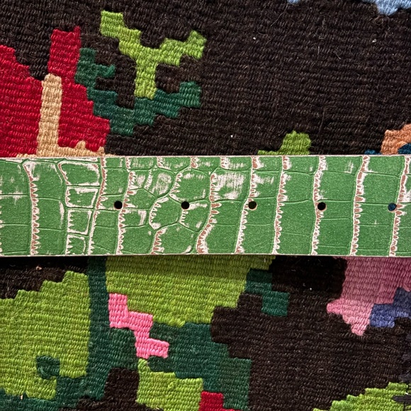 NWT Green Leather Croc-Embossed Belt with White Buckle - Picture 8 of 8